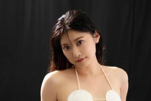 【出町杏奈】令和初の"貝殻水着"に挑戦した現役女子大生