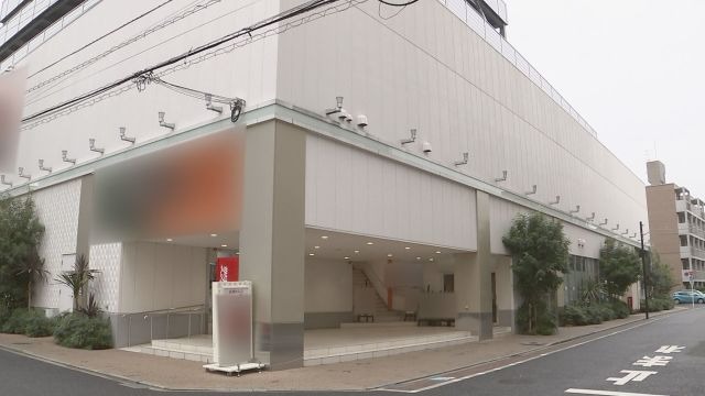 変態多し！【天井裏】東京国税局職員「女性用シャワールームに移動し…