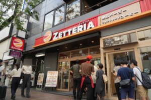 ゼッテリア1号店がオープン!初日から超行列・・・