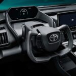 最近の自動車はハンドルが「丸くないハンドル」増加中！