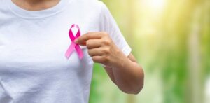 男性でも注意!10月はピンクリボン月間で、