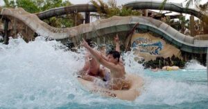 【悲報】ウォータースライダーで膣が裂けた!?米ディズニーを訴える