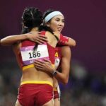 中国、陸上選手が抱き合うこの写真がNGなのか！？