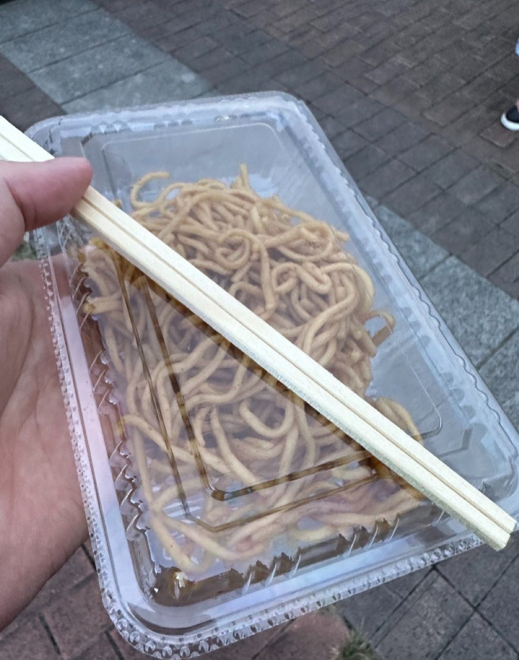 これが1000円！具無し焼きそばの写真を見て、