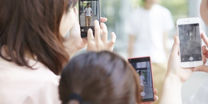 【注意！】街中で見かけた芸能人をスマホでこっそり撮影して･･･、