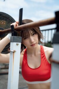 美しすぎる衝撃の180度開脚姿!!!!!「刃牙シリーズ」と最強コラボで、
