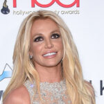 だいじょぶか？ブリトニー・スピアーズの激しく腰振る極小ビキニで