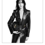 全裸に革のコートだけを纏ったセクシーすぎる写真が話題に･･･！！