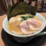 正気か！？「スマホ観ながら食べてる客は追い出します。二度と来るな！」って･･･