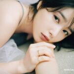 “エモい日奈子”を演出した「2024カレンダーブック」肩や背中を大胆に出して、