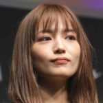 川口春奈の“大胆肌見せ”に賛否が･･････････、