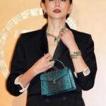 米倉涼子「脊髄が漏れてたりして」苦しんだ一年…深く開いた胸元からは