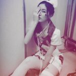 松井珠理奈が「いいニーハイの日」にミニナース姿で、