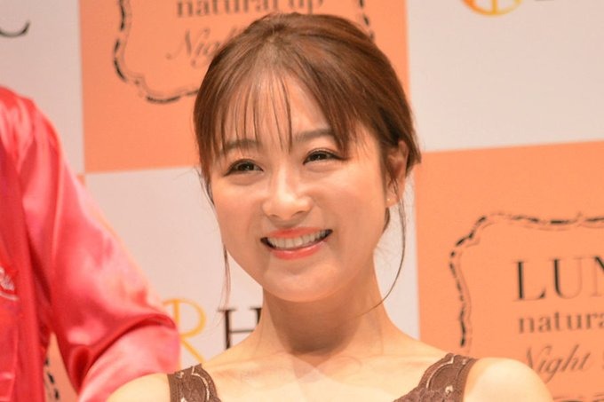 「お尻上がった」“美尻”をアピールの鈴木奈々のショットが、