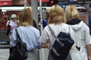 へ~?”コギャル”復活で「ルーズソックス」「厚底ブーツ」「ヘソだしルック」再流行・・・