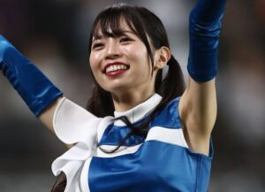 連日の人気ファイターズガールの卒業発表!!!!!きつねダンスの、