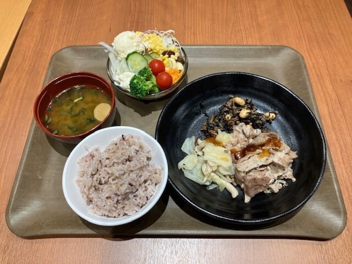 定食360円！！！！！　USJの社員食堂を深夜営業で、