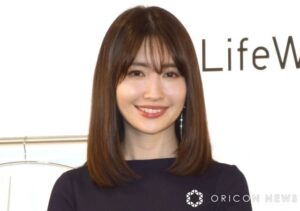 小嶋陽菜、美バストあらわなセクシーランジェリー姿披露!「最高なおっぱい」