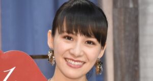あ~ちゃん「魅せパンだったのね!」超ミニスカ衣装で美脚あらわで、
