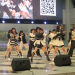 11人組“WHITE SCORPION”「眼差しSniper」披露で、