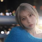 AKB48茂木忍、貝殻ビキニ＆美バストのぞかせクールな表情で初写真集の限定表紙公開！！！！！