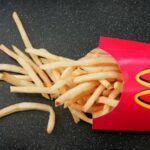 マクドナルド危機か、どんどん客減って…