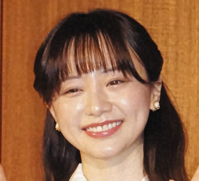 森香澄アナ、anan「バスト」特集で表紙！！大胆にバストを、