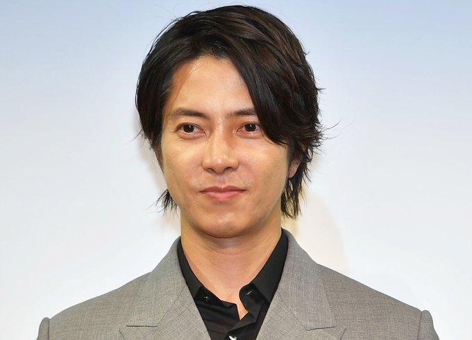 山下智久、山手線に乗って･･････････、ほぼ変装なしで、