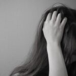 【急増中！】おじさんに体舐められて･･･、学費のために女子大生が、