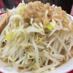 「外で客が吐いてると近所に叱られた。無理して食べないで」ラーメン二郎が、
